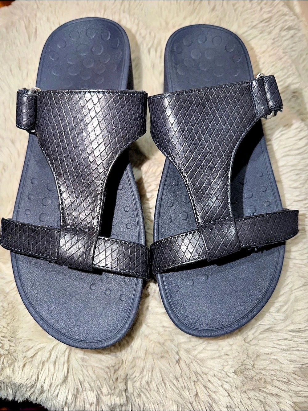 Vionic Pacific Ellie wedge Sandal in navy